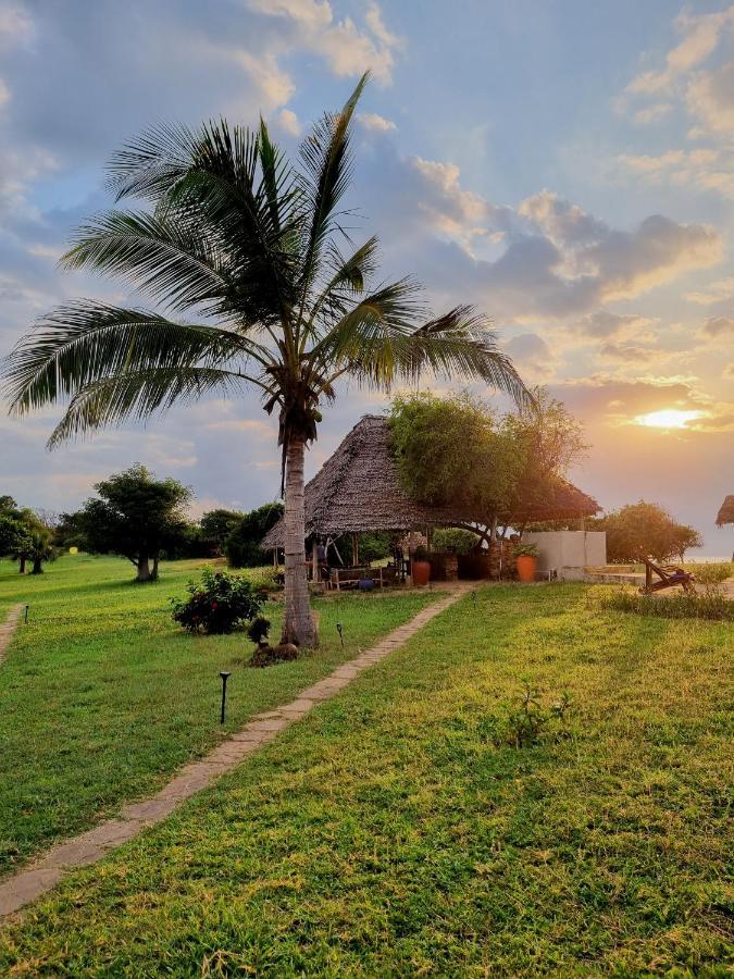 Pangani Cliffs Lodge Buitenkant foto
