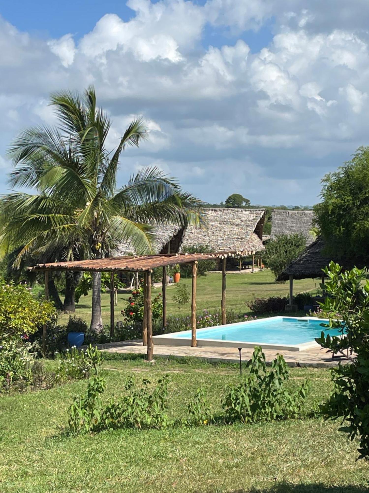 Pangani Cliffs Lodge Buitenkant foto